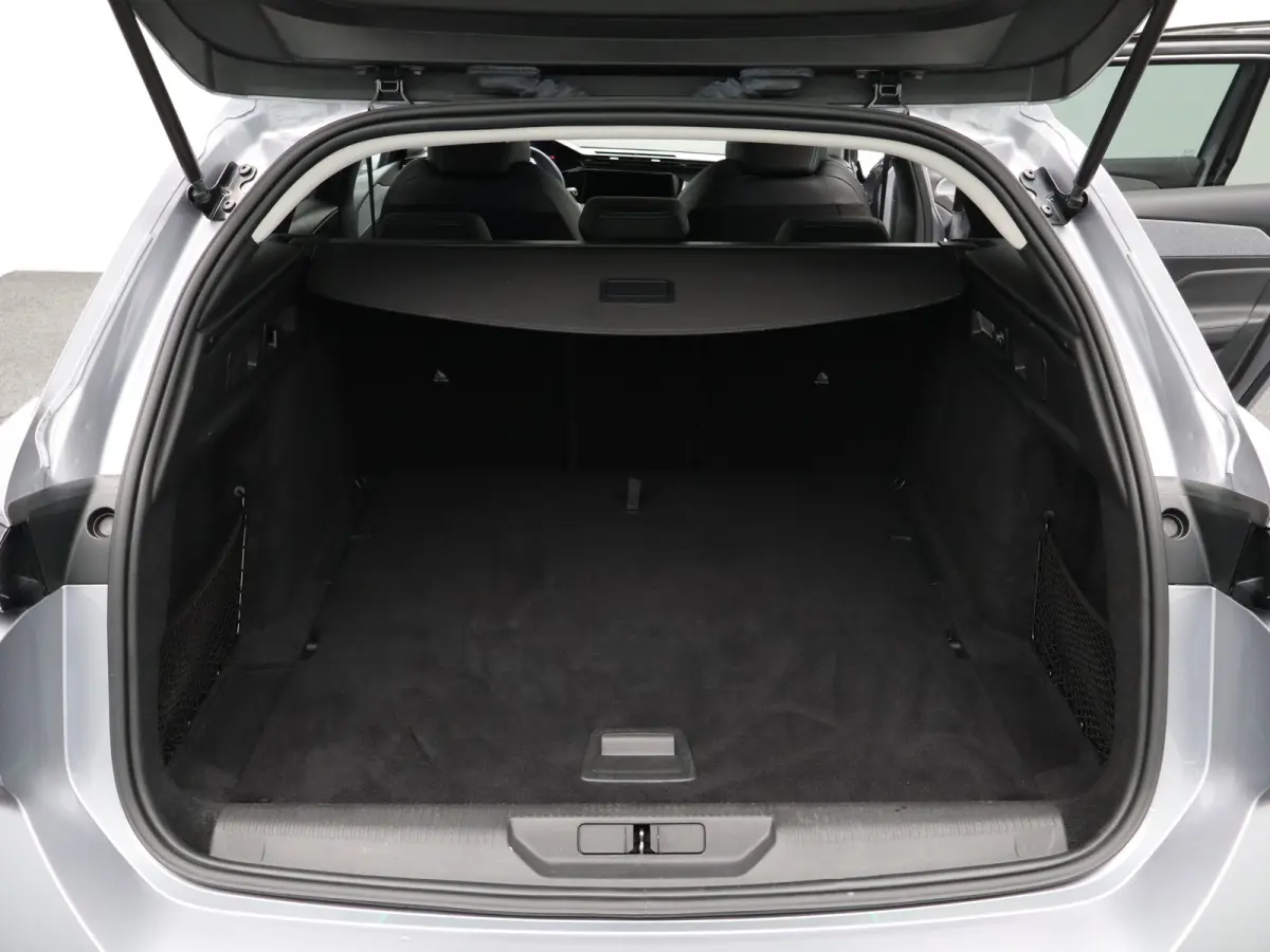 1.2 PureTech Allure Pack Business | Carplay | Camera | Navigatie | 17" Lichtmetalen Velgen | Navi | PDC | Half Leder | Climate Control