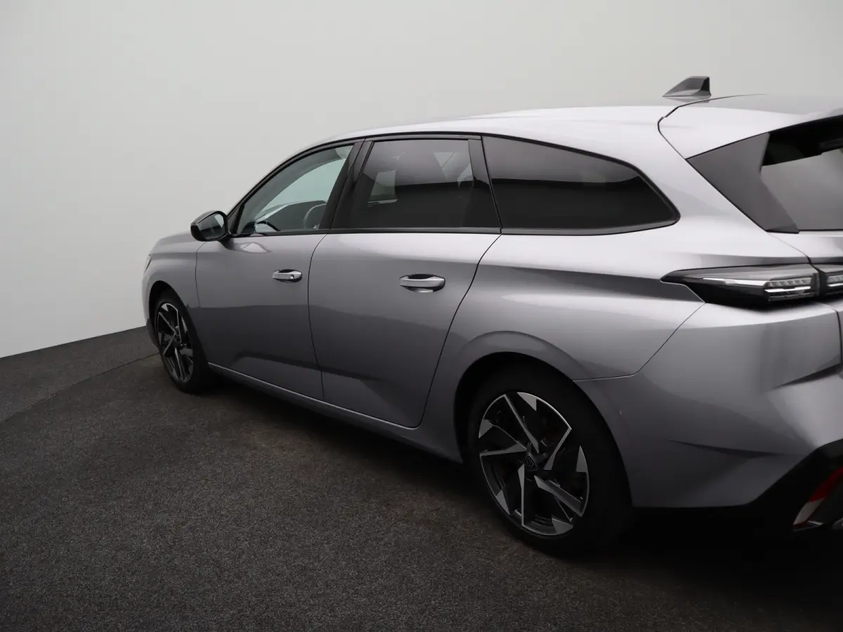 1.2 PureTech Allure Pack Business | Carplay | Camera | Navigatie | 17" Lichtmetalen Velgen | Navi | PDC | Half Leder | Climate Control