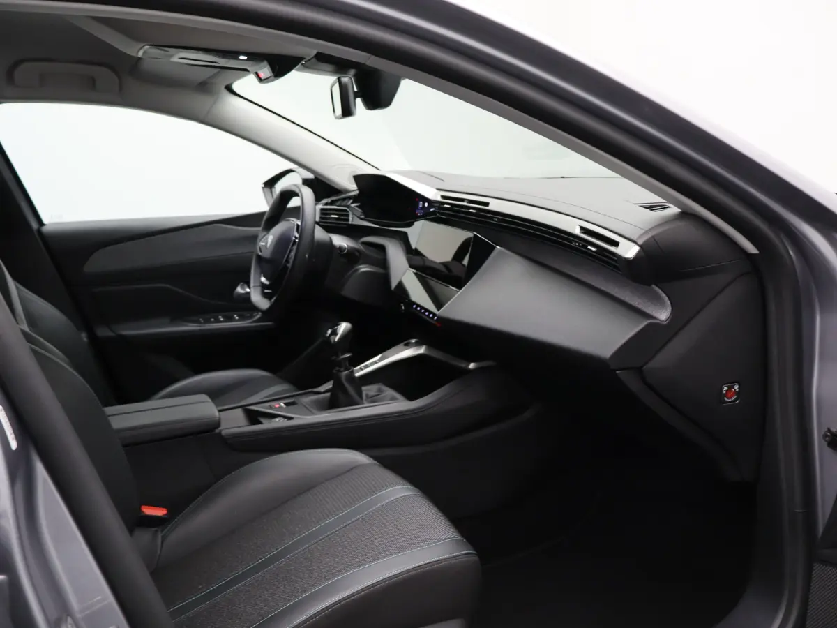 1.2 PureTech Allure Pack Business | Carplay | Camera | Navigatie | 17" Lichtmetalen Velgen | Navi | PDC | Half Leder | Climate Control