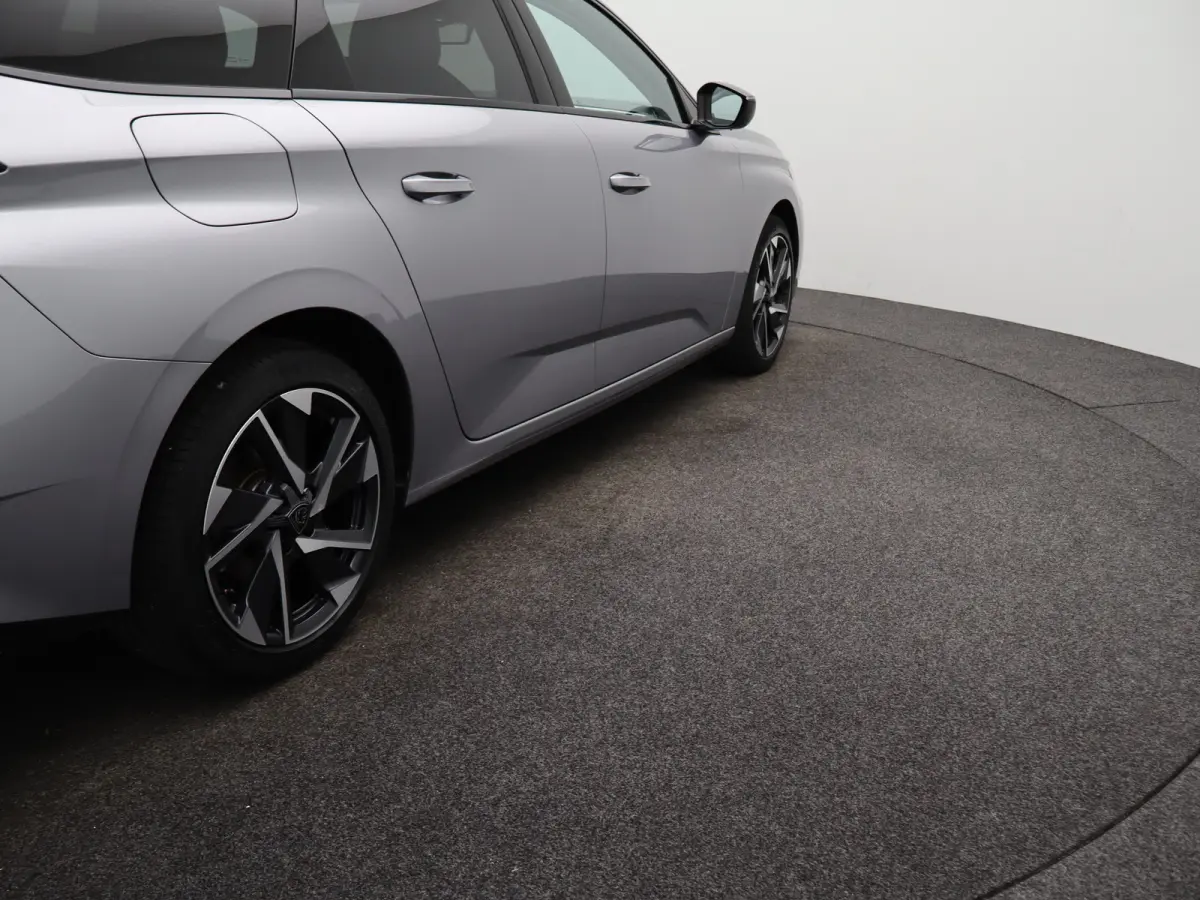 1.2 PureTech Allure Pack Business | Carplay | Camera | Navigatie | 17" Lichtmetalen Velgen | Navi | PDC | Half Leder | Climate Control