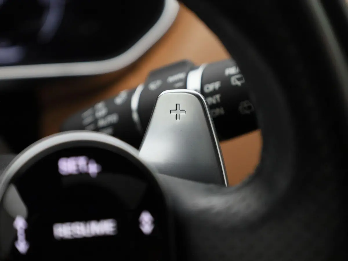 P400e Limited Edition | PANORAMA-SCHUIFDAK | MERIDIAN | 360 CAMERA | HEAD-UP | STOELVERWARMING