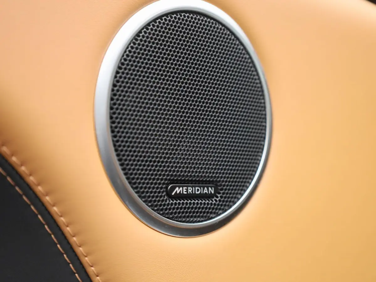 P400e Limited Edition | PANORAMA-SCHUIFDAK | MERIDIAN | 360 CAMERA | HEAD-UP | STOELVERWARMING