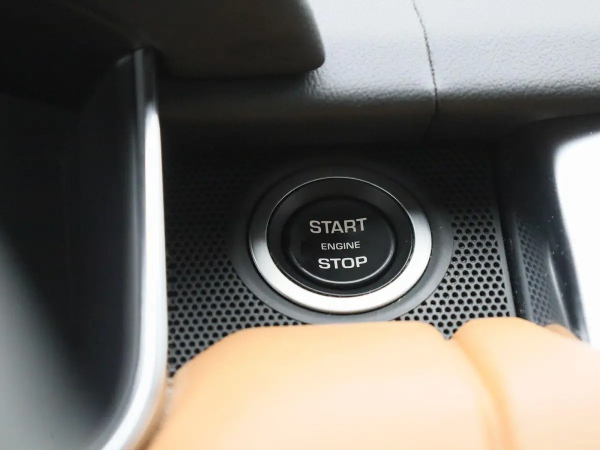 P400e Limited Edition | PANORAMA-SCHUIFDAK | MERIDIAN | 360 CAMERA | HEAD-UP | STOELVERWARMING