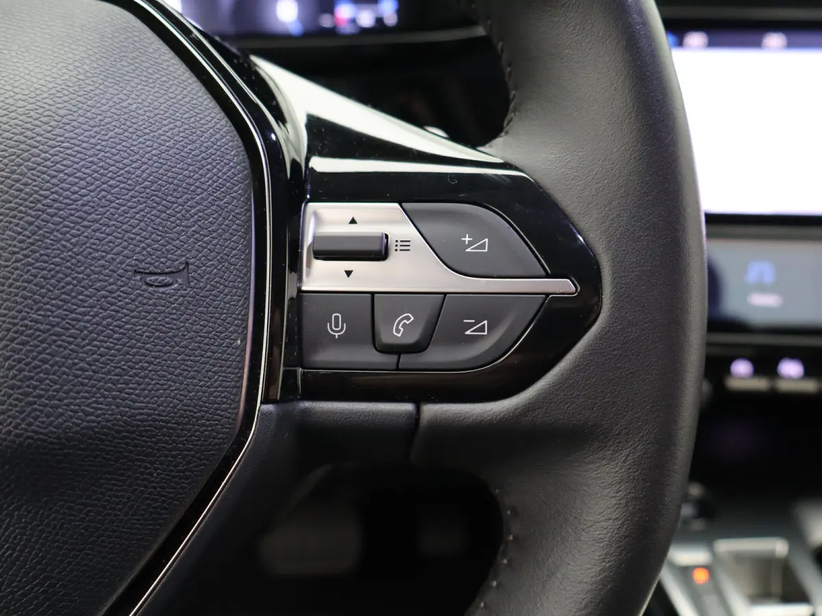 1.2 PureTech Allure EAT8 Automaat | Carplay | Camera | Cruise Control | Keyless | Navi | PDC V+A | 17" Lichtmetalen Velgen | Origineel NL