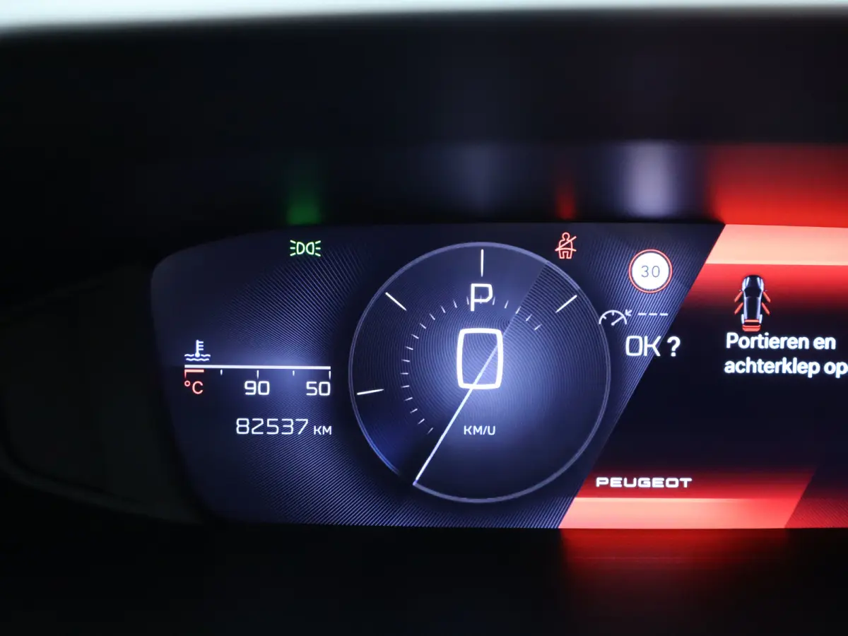 1.2 PureTech Allure EAT8 Automaat | Carplay | Camera | Cruise Control | Keyless | Navi | PDC V+A | 17" Lichtmetalen Velgen | Origineel NL
