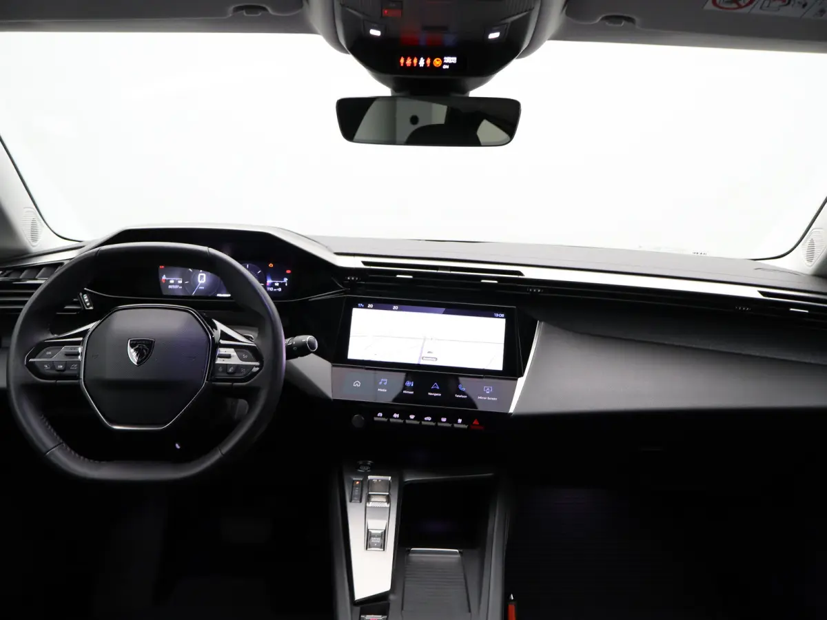 1.2 PureTech Allure EAT8 Automaat | Carplay | Camera | Cruise Control | Keyless | Navi | PDC V+A | 17" Lichtmetalen Velgen | Origineel NL