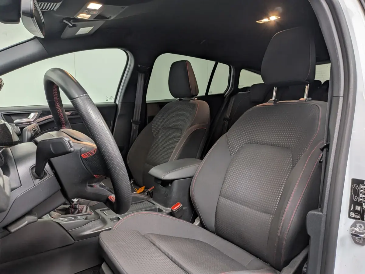 1.0 EcoBoost ST Line Business | Stoel- Stuurverwarming | Camera | FULL-Led |Keyless | Navi | Applecarplay/Android Auto | Airco | Apple Carplay/Android Auto|telefoonintegratie premium | Cruis