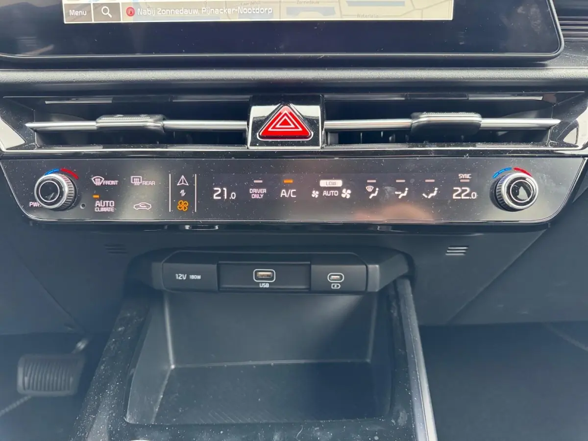Limited Edition 64.8 kWh | Navigatie | Cruise control | Stoel + Stuur verwarming | Parkeer sensoren | Parkeer camera