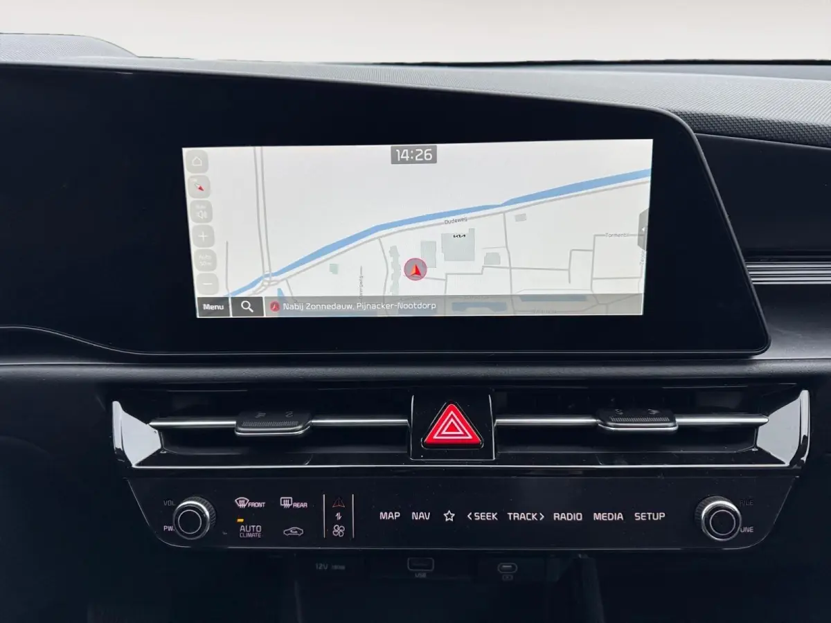 Limited Edition 64.8 kWh | Navigatie | Cruise control | Stoel + Stuur verwarming | Parkeer sensoren | Parkeer camera