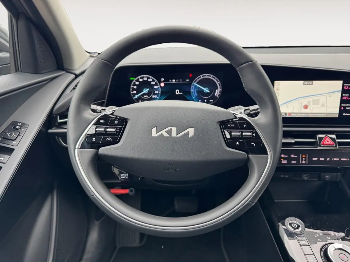 Limited Edition 64.8 kWh | Navigatie | Cruise control | Stoel + Stuur verwarming | Parkeer sensoren | Parkeer camera