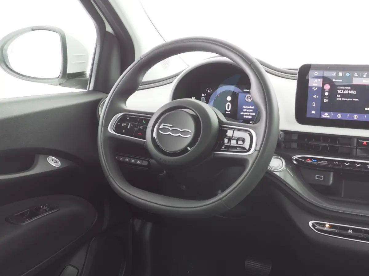 Urban Plus42 kWh | JBL Audio | Stoelverwarming | CARPLAY | PDC | CAMERA !