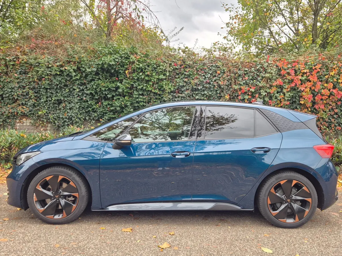 Performance One 62 kWh 94% SOH Volle optielijst Alcantara Sport Born Performance One 62 kWh