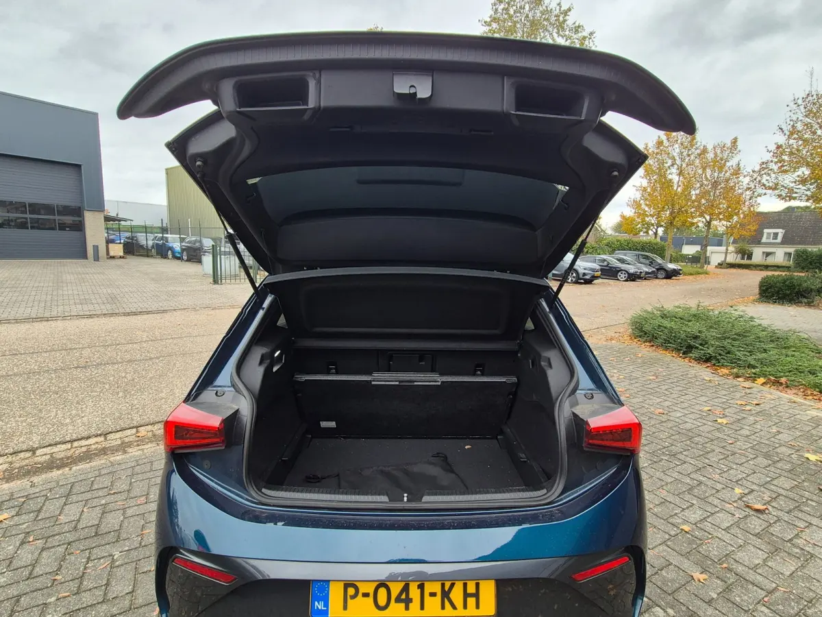 Performance One 62 kWh 94% SOH Volle optielijst Alcantara Sport Born Performance One 62 kWh