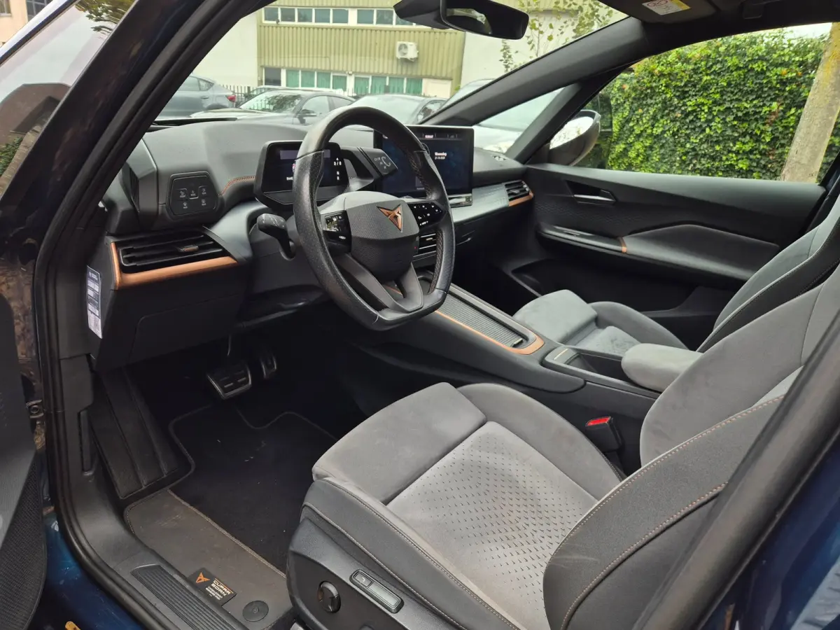 Performance One 62 kWh 94% SOH Volle optielijst Alcantara Sport Born Performance One 62 kWh