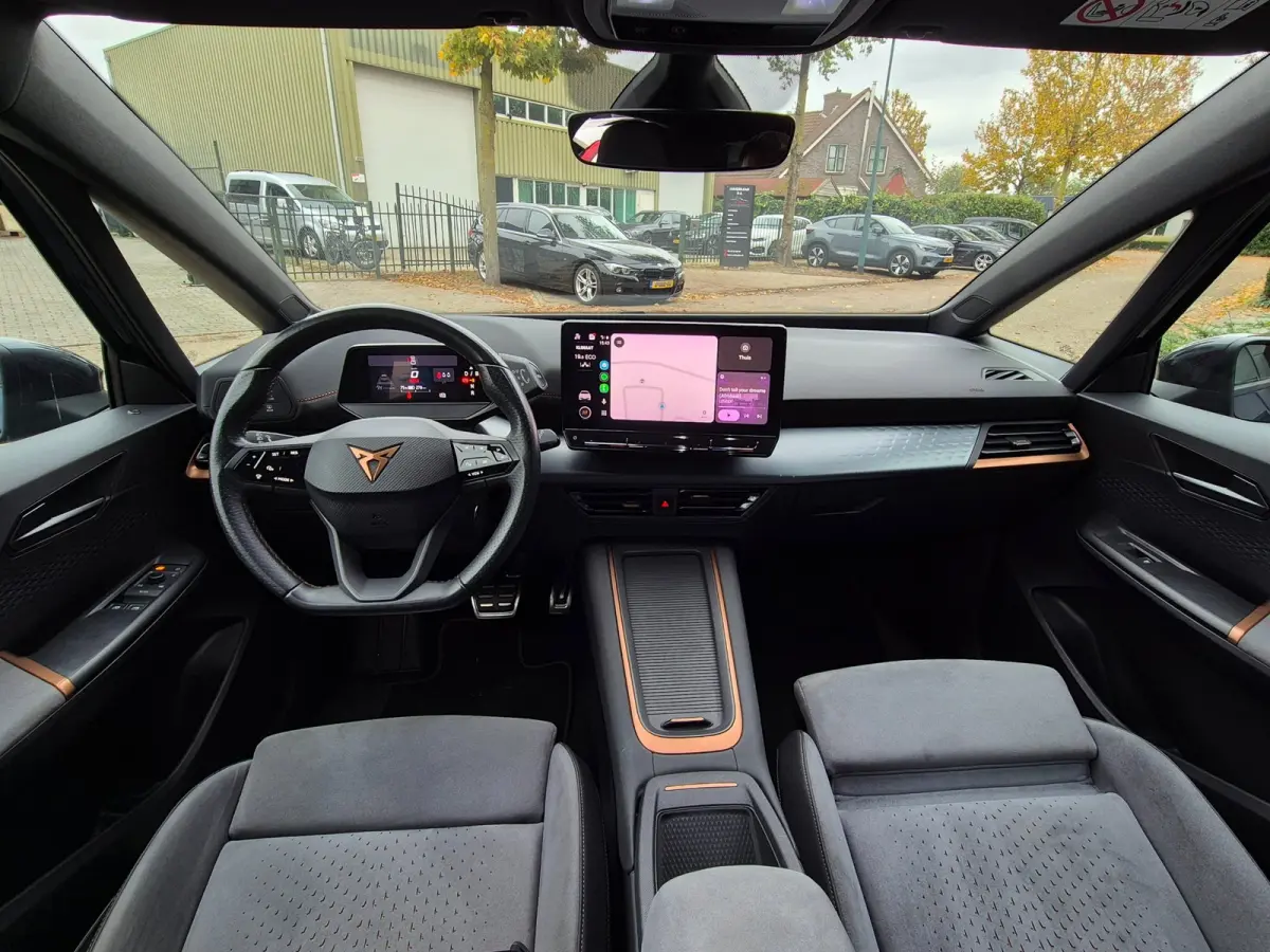 Performance One 62 kWh 94% SOH Volle optielijst Alcantara Sport Born Performance One 62 kWh