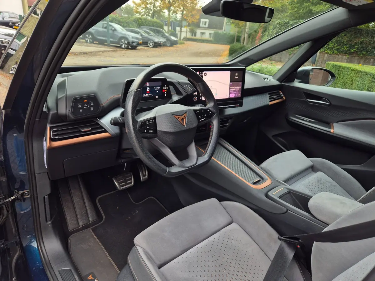 Performance One 62 kWh 94% SOH Volle optielijst Alcantara Sport Born Performance One 62 kWh