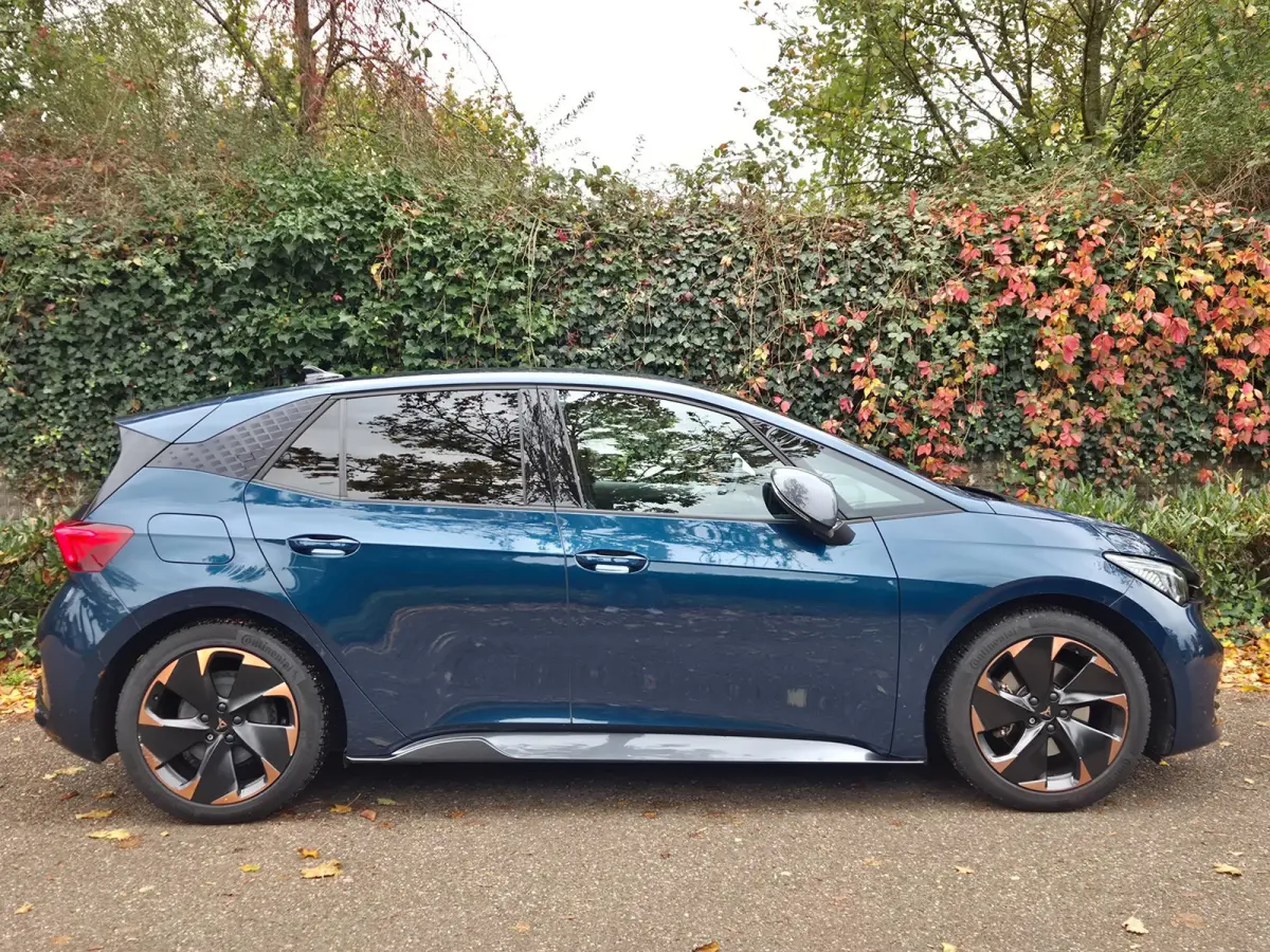 Performance One 62 kWh 94% SOH Volle optielijst Alcantara Sport Born Performance One 62 kWh