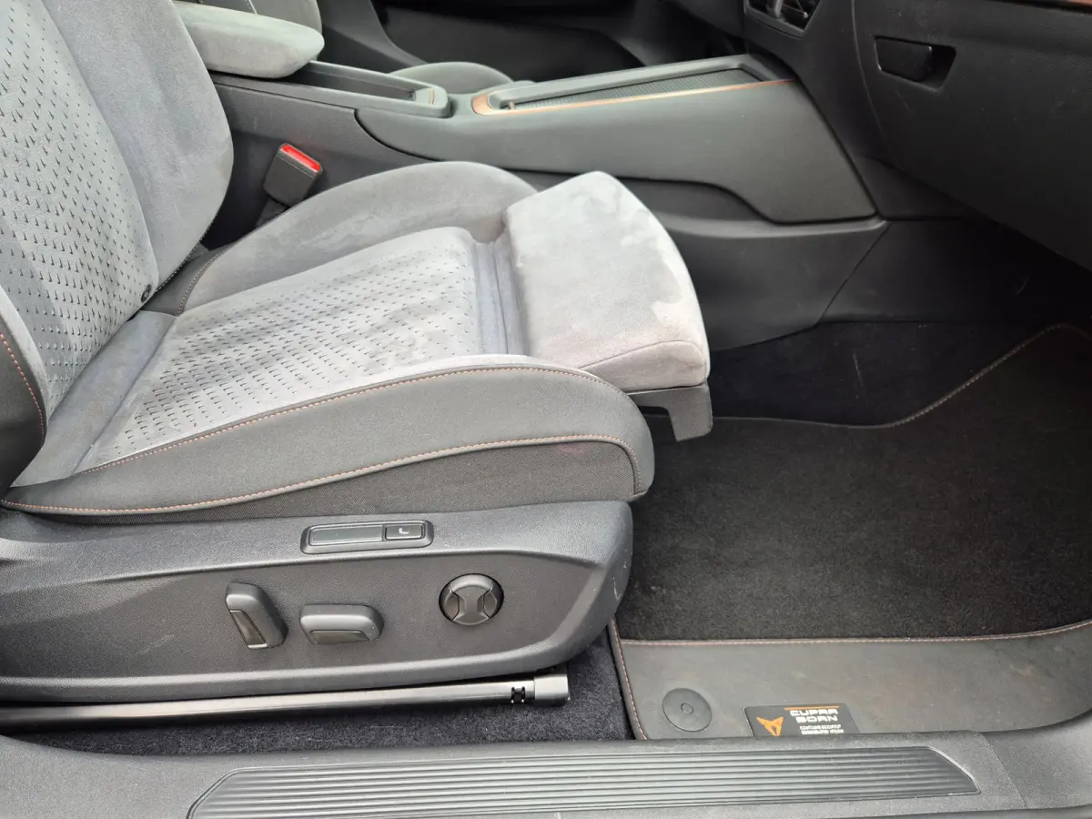 Performance One 62 kWh 94% SOH Volle optielijst Alcantara Sport Born Performance One 62 kWh