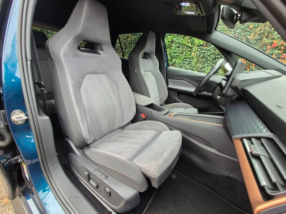 Performance One 62 kWh 94% SOH Volle optielijst Alcantara Sport Born Performance One 62 kWh