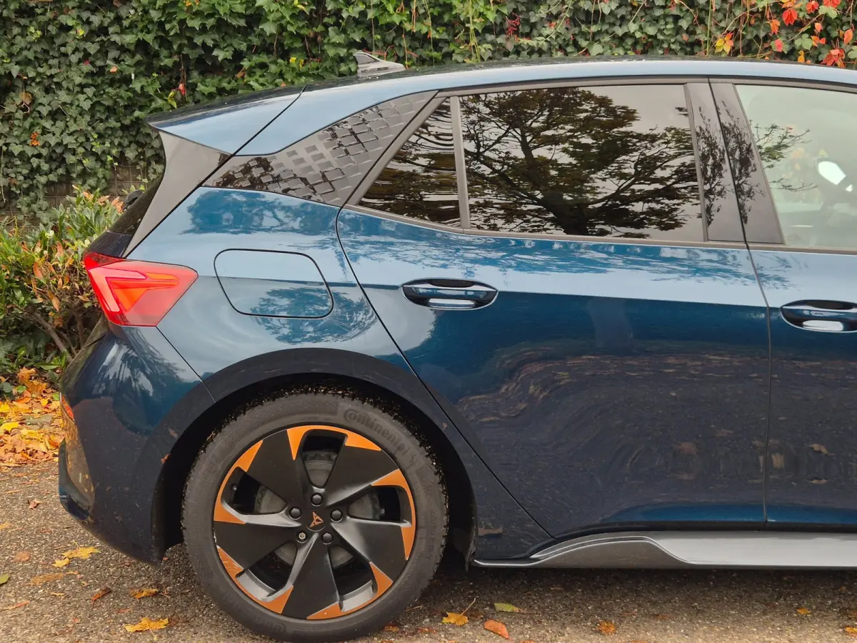 Performance One 62 kWh 94% SOH Volle optielijst Alcantara Sport Born Performance One 62 kWh