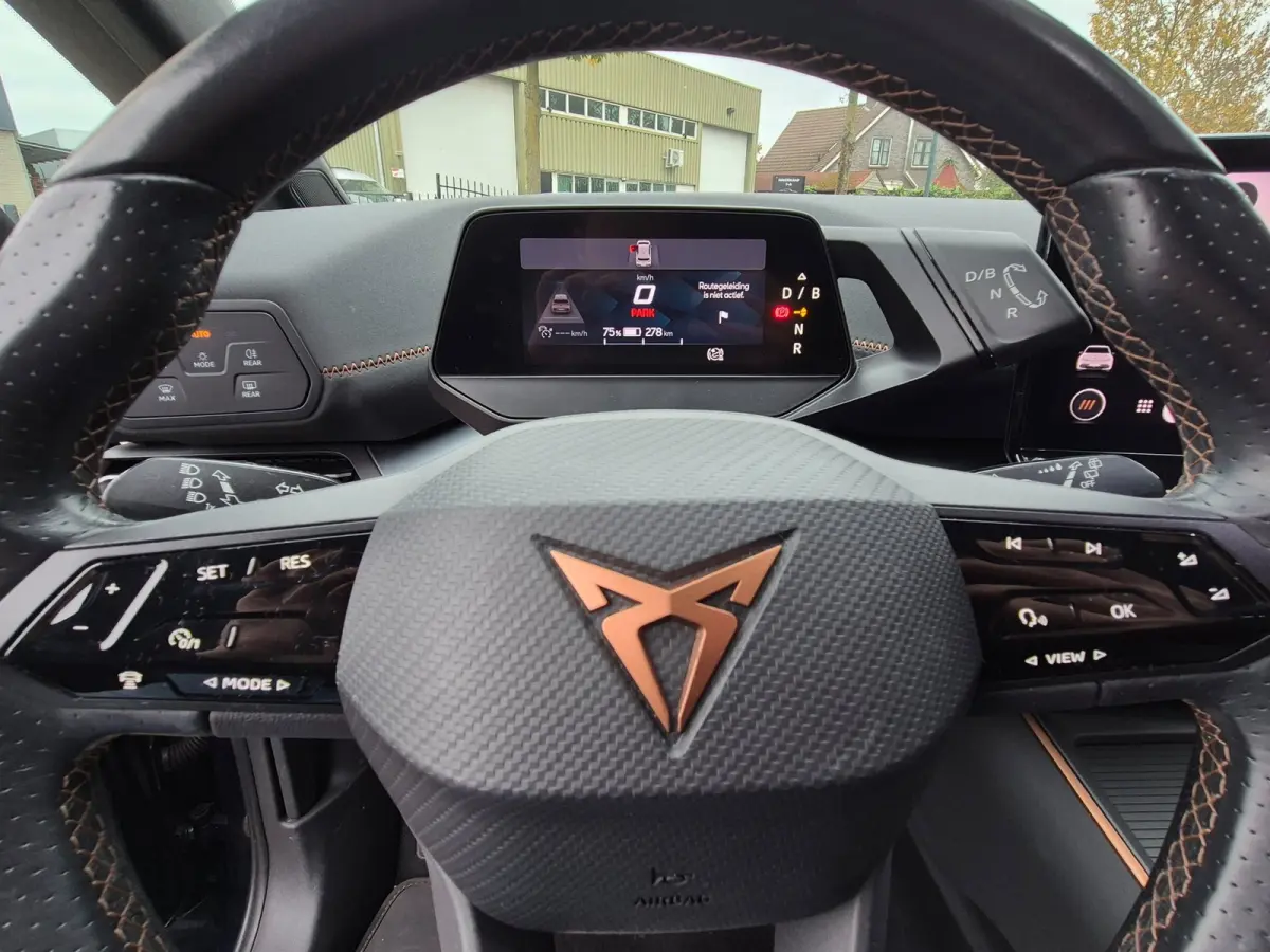 Performance One 62 kWh 94% SOH Volle optielijst Alcantara Sport Born Performance One 62 kWh