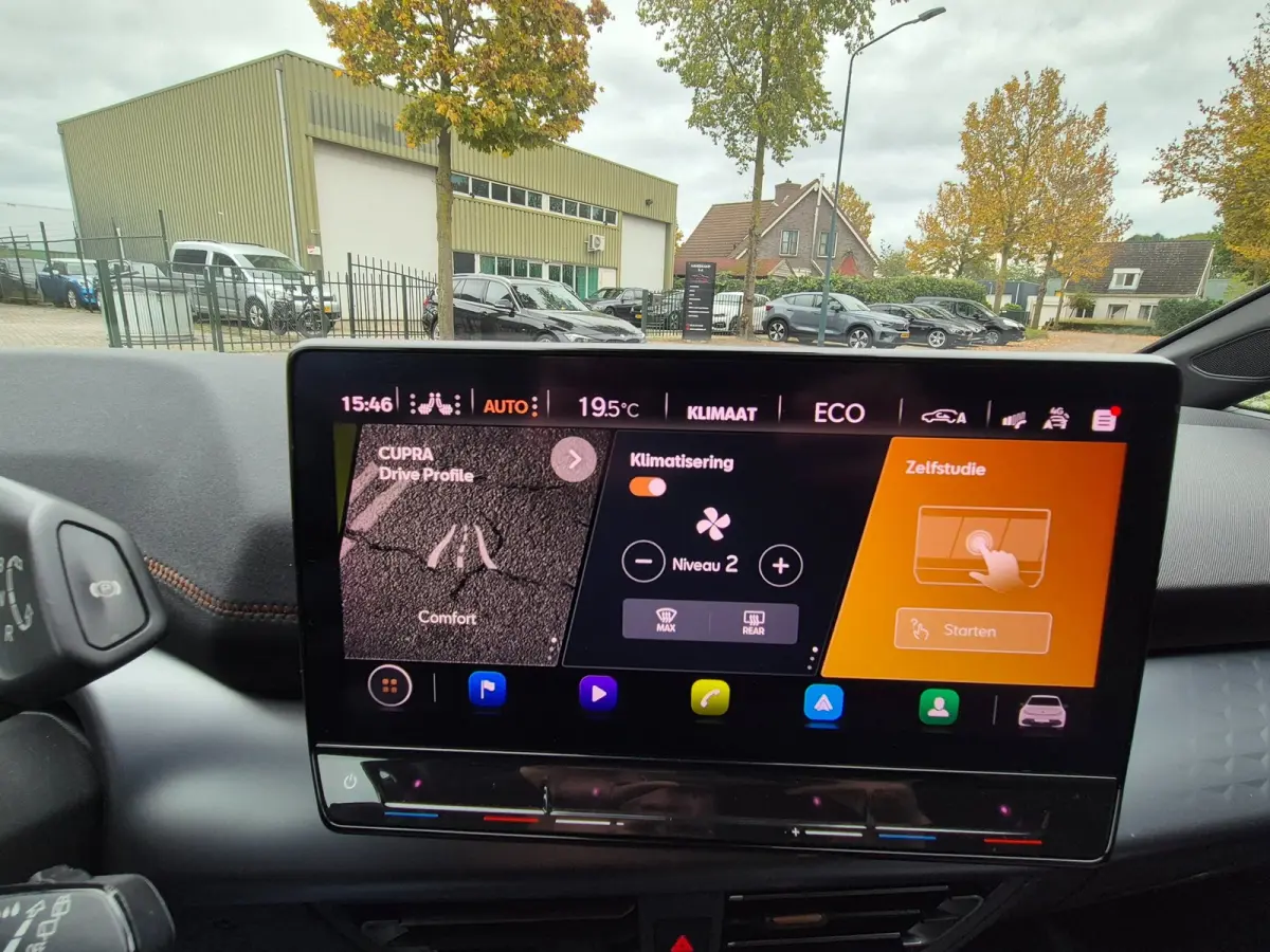 Performance One 62 kWh 94% SOH Volle optielijst Alcantara Sport Born Performance One 62 kWh
