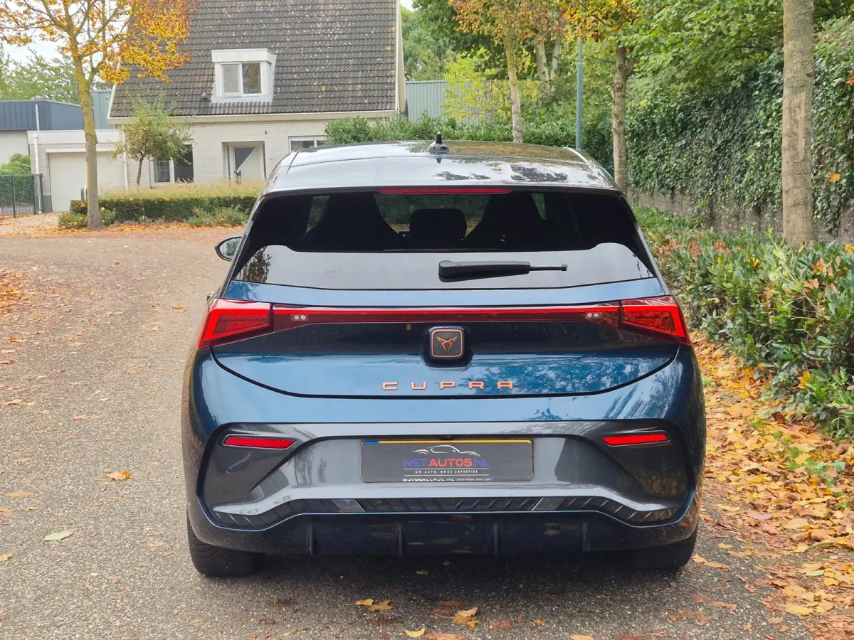 Performance One 62 kWh 94% SOH Volle optielijst Alcantara Sport Born Performance One 62 kWh