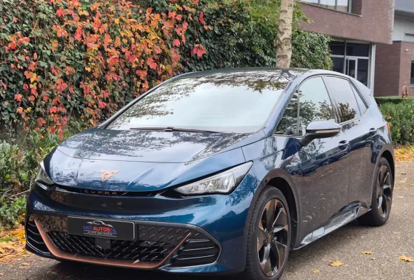 Performance One 62 kWh 94% SOH Volle optielijst Alcantara Sport Born Performance One 62 kWh