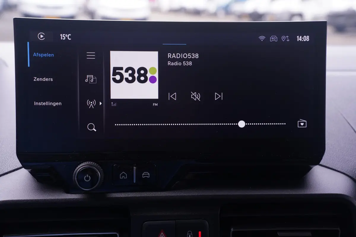 1.5 D-4D 130 pk L1 Navigator Navi, Camera, Apple Carplay, Cruise Control, Laadruimte Pakket, PDC V+A, 3-Zits