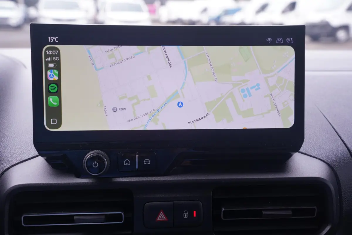 1.5 D-4D 130 pk L1 Navigator Navi, Camera, Apple Carplay, Cruise Control, Laadruimte Pakket, PDC V+A, 3-Zits
