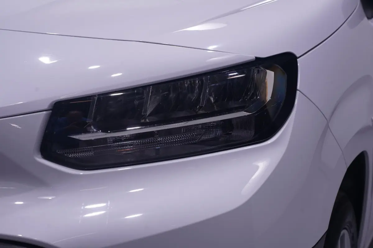1.5 D-4D 130 pk L1 Navigator Navi, Camera, Apple Carplay, Cruise Control, Laadruimte Pakket, PDC V+A, 3-Zits