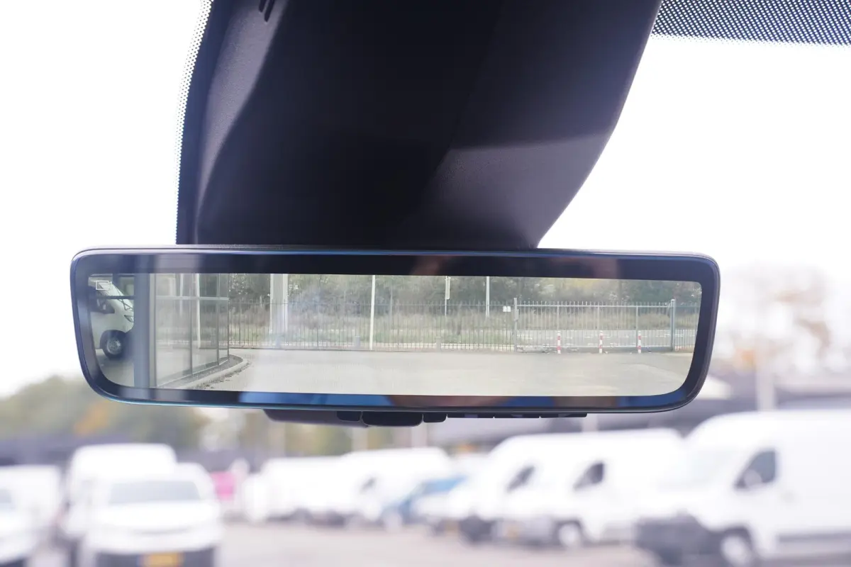 1.5 D-4D 130 pk L1 Navigator Navi, Camera, Apple Carplay, Cruise Control, Laadruimte Pakket, PDC V+A, 3-Zits