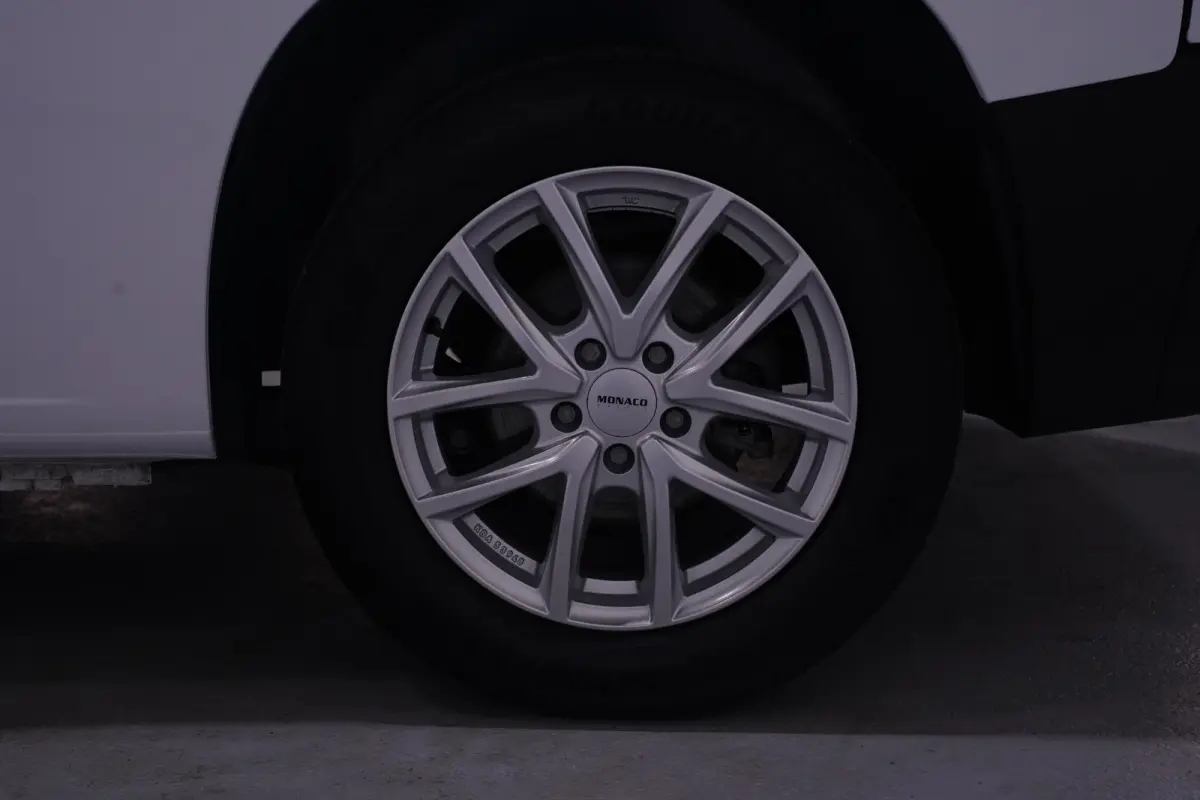 1.5 D-4D 130 pk L1 Navigator Navi, Camera, Apple Carplay, Cruise Control, Laadruimte Pakket, PDC V+A, 3-Zits