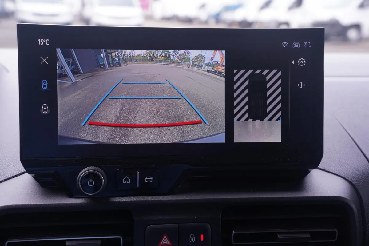 1.5 D-4D 130 pk L1 Navigator Navi, Camera, Apple Carplay, Cruise Control, Laadruimte Pakket, PDC V+A, 3-Zits