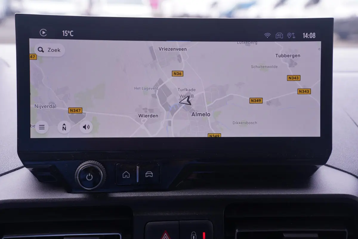1.5 D-4D 130 pk L1 Navigator Navi, Camera, Apple Carplay, Cruise Control, Laadruimte Pakket, PDC V+A, 3-Zits