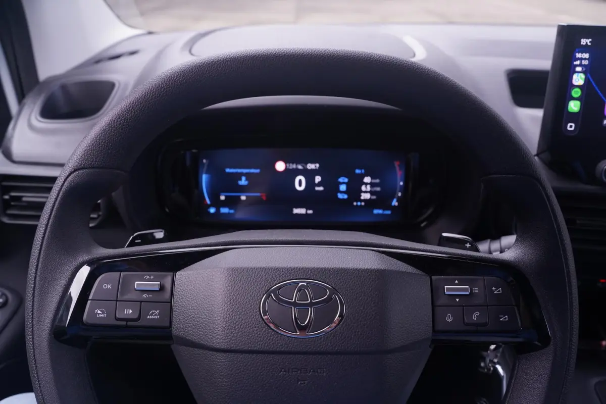 1.5 D-4D 130 pk L1 Navigator Navi, Camera, Apple Carplay, Cruise Control, Laadruimte Pakket, PDC V+A, 3-Zits