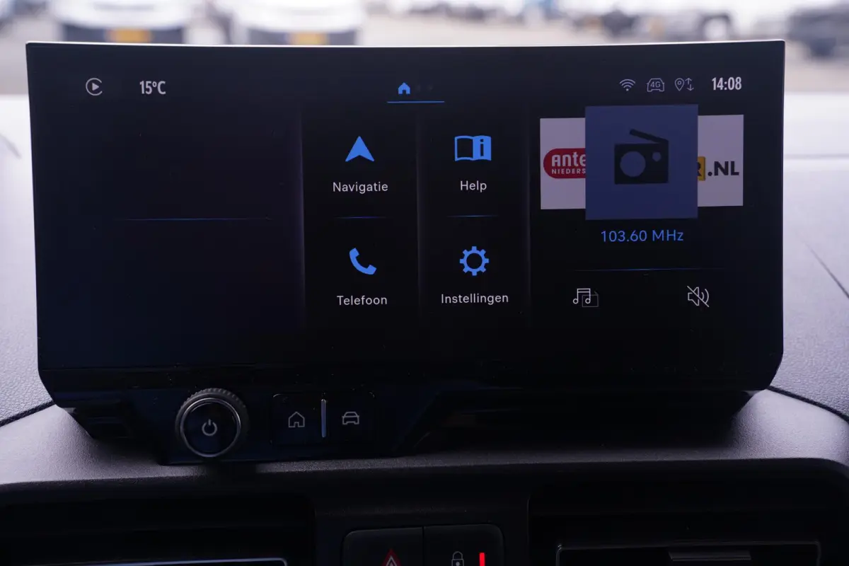1.5 D-4D 130 pk L1 Navigator Navi, Camera, Apple Carplay, Cruise Control, Laadruimte Pakket, PDC V+A, 3-Zits