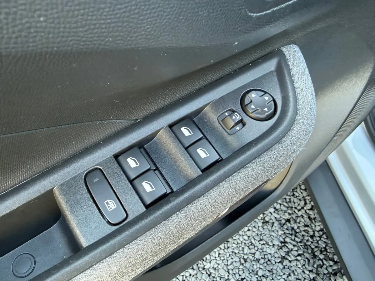 1.2 GS hybride 145pk | CAMERA ACHTER| APPLE CARPLAY/ANDROID AUTO| PARKEERSENSOREN V&A| NAVIGATIE| STOELVERWARMING