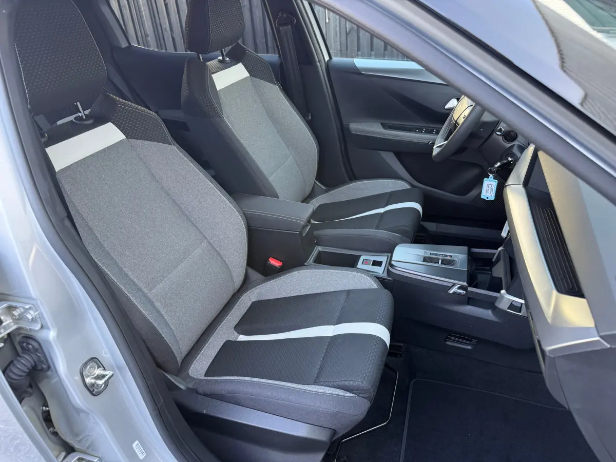 1.2 GS hybride 145pk | CAMERA ACHTER| APPLE CARPLAY/ANDROID AUTO| PARKEERSENSOREN V&A| NAVIGATIE| STOELVERWARMING