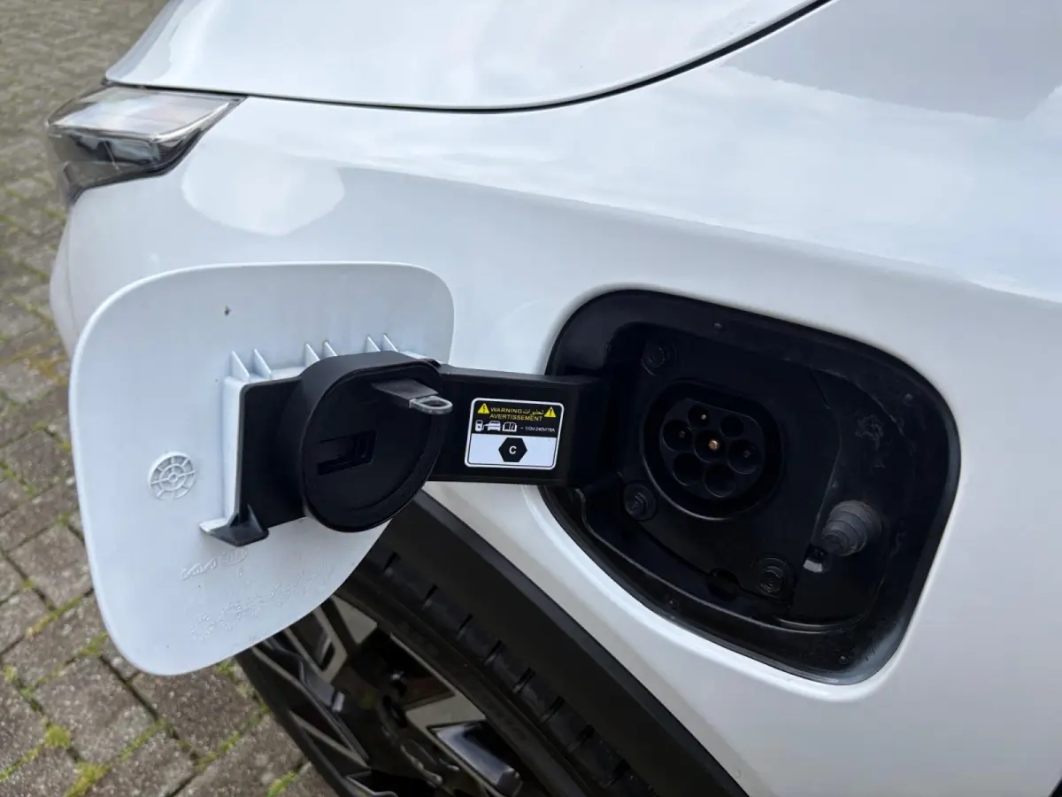 1.6 GDi PHEV DynamicPlusLine | Panoramadak | Camera | Stoel/Stuurverwarming | Apple Carplay/Android Auto | Adaptieve Cruise Control | Lichtmetalen Velgen |