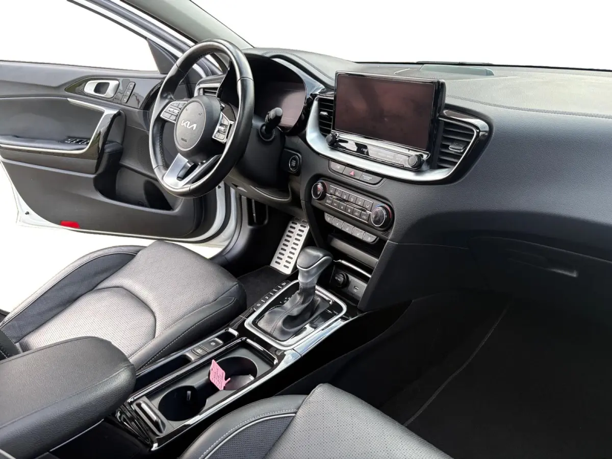 1.6 GDi PHEV DynamicPlusLine | Panoramadak | Camera | Stoel/Stuurverwarming | Apple Carplay/Android Auto | Adaptieve Cruise Control | Lichtmetalen Velgen |