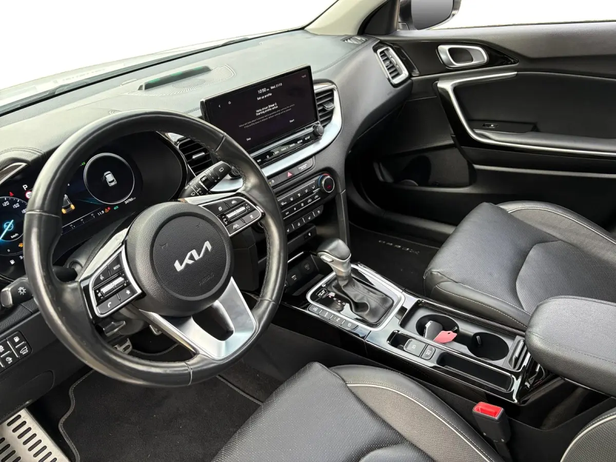 1.6 GDi PHEV DynamicPlusLine | Panoramadak | Camera | Stoel/Stuurverwarming | Apple Carplay/Android Auto | Adaptieve Cruise Control | Lichtmetalen Velgen |