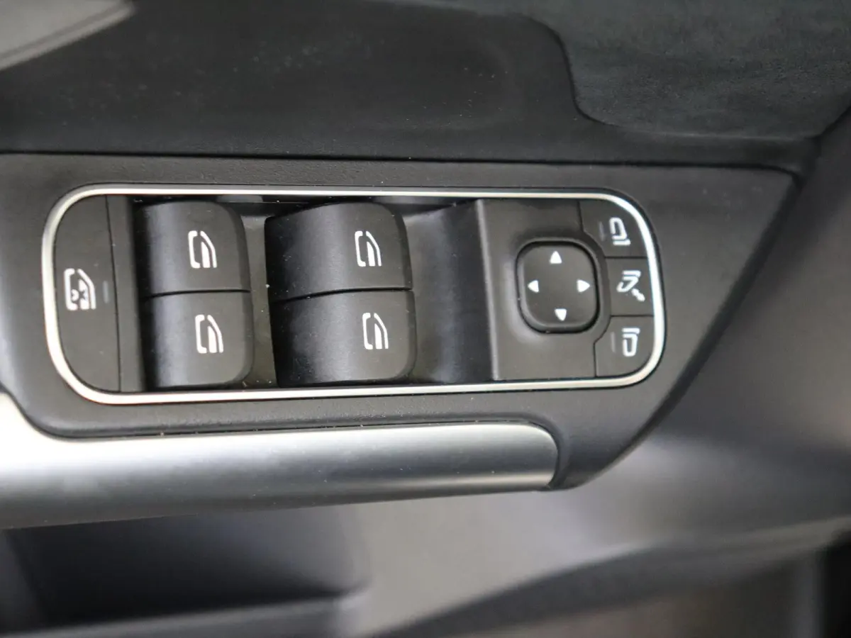 250 e Business Solution AMG /Panoramadak /Night-pakket /8.142 KM!