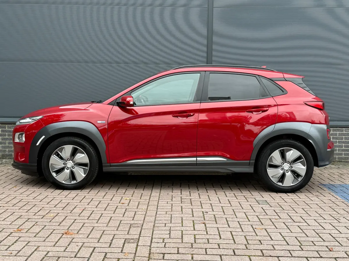 EV Premium 64 kWh / 64 kWh accupakket / Volledig elektrisch / Actieradius tot 449 km WLTP / Premium uitvoering / Warmtepomp / Head-up display / Lederen bekleding / Elektrisch verstelbare sto