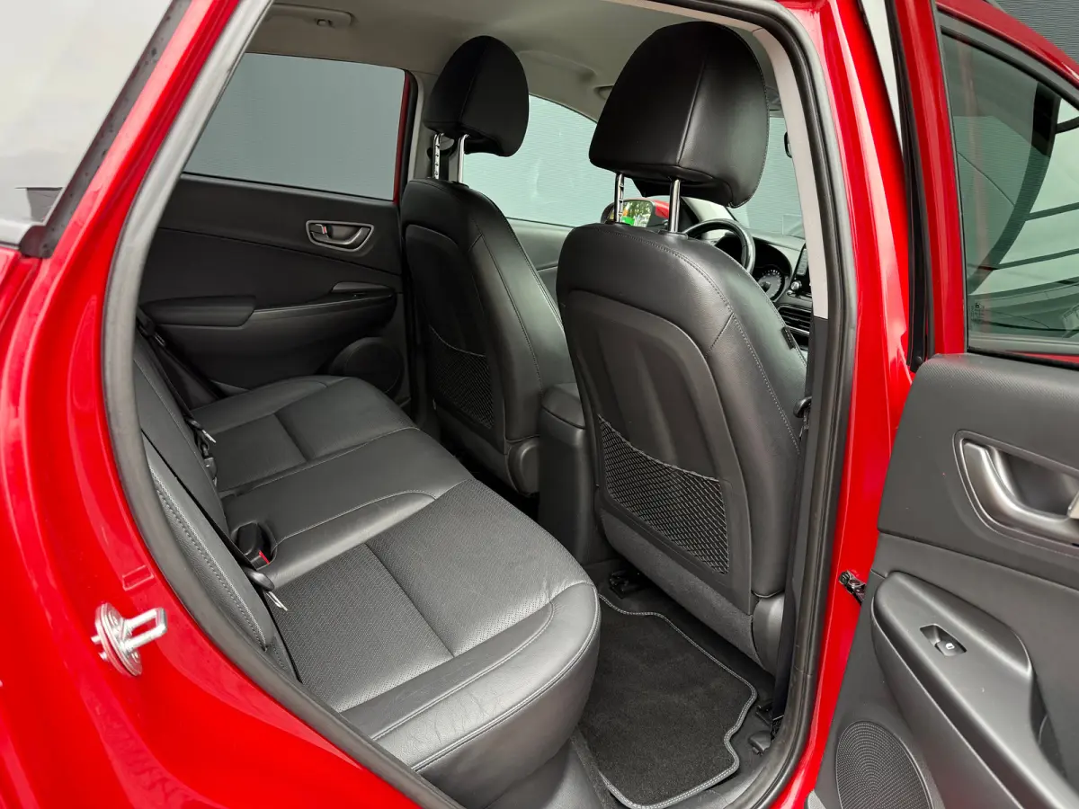 EV Premium 64 kWh / 64 kWh accupakket / Volledig elektrisch / Actieradius tot 449 km WLTP / Premium uitvoering / Warmtepomp / Head-up display / Lederen bekleding / Elektrisch verstelbare sto