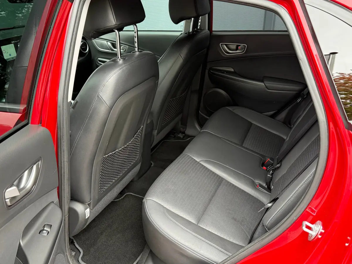 EV Premium 64 kWh / 64 kWh accupakket / Volledig elektrisch / Actieradius tot 449 km WLTP / Premium uitvoering / Warmtepomp / Head-up display / Lederen bekleding / Elektrisch verstelbare sto