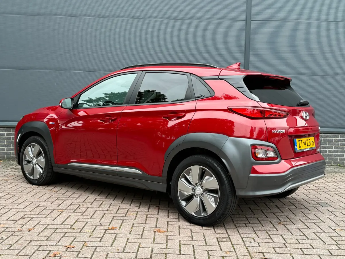 EV Premium 64 kWh / 64 kWh accupakket / Volledig elektrisch / Actieradius tot 449 km WLTP / Premium uitvoering / Warmtepomp / Head-up display / Lederen bekleding / Elektrisch verstelbare sto
