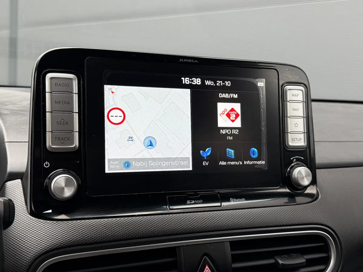 EV Premium 64 kWh / 64 kWh accupakket / Volledig elektrisch / Actieradius tot 449 km WLTP / Premium uitvoering / Warmtepomp / Head-up display / Lederen bekleding / Elektrisch verstelbare sto