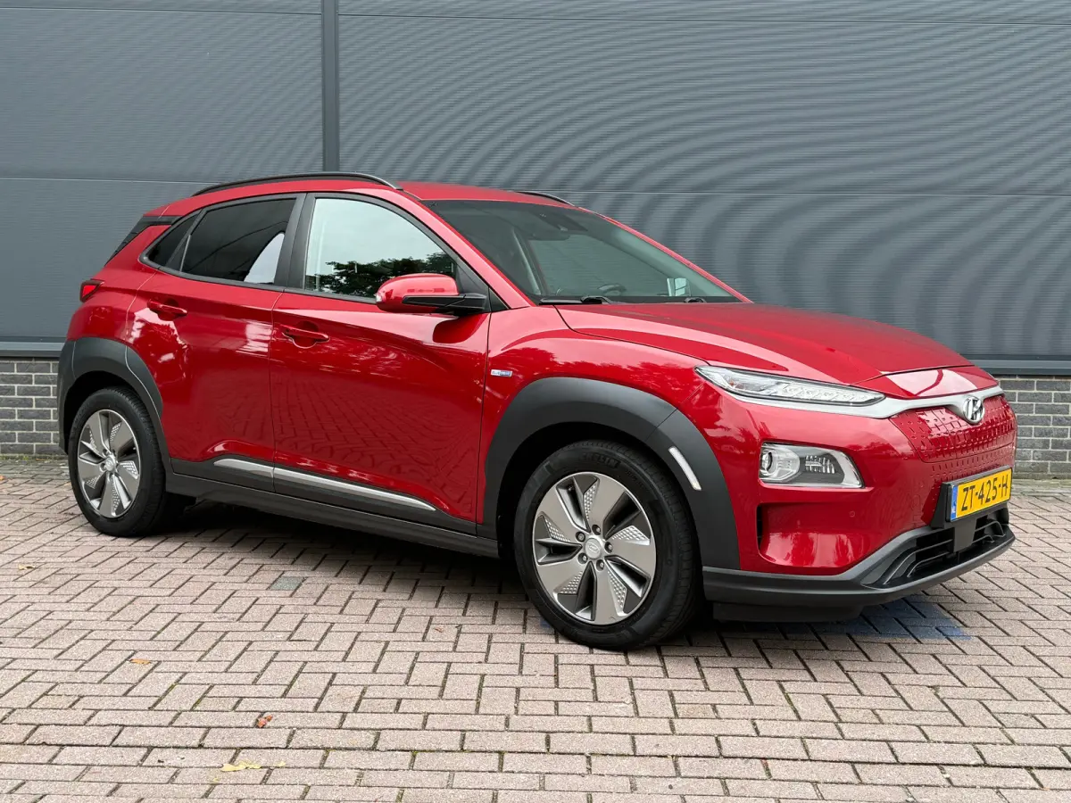 EV Premium 64 kWh / 64 kWh accupakket / Volledig elektrisch / Actieradius tot 449 km WLTP / Premium uitvoering / Warmtepomp / Head-up display / Lederen bekleding / Elektrisch verstelbare sto