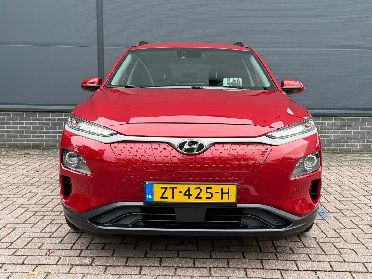 EV Premium 64 kWh / 64 kWh accupakket / Volledig elektrisch / Actieradius tot 449 km WLTP / Premium uitvoering / Warmtepomp / Head-up display / Lederen bekleding / Elektrisch verstelbare sto